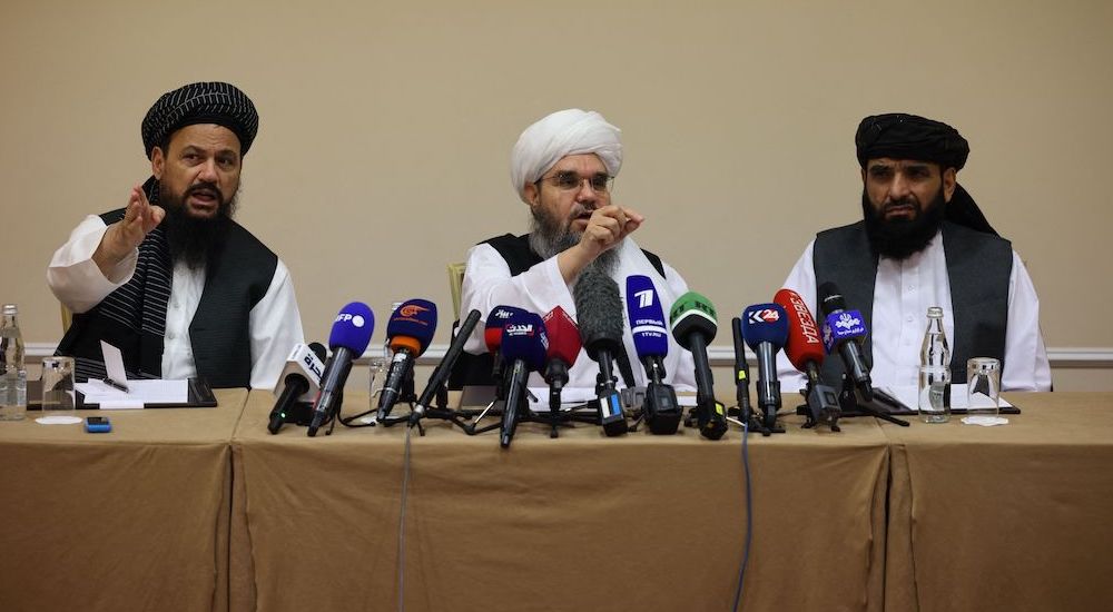 Taliban’a ait müzakereciler Moskova’da basın toplantısında