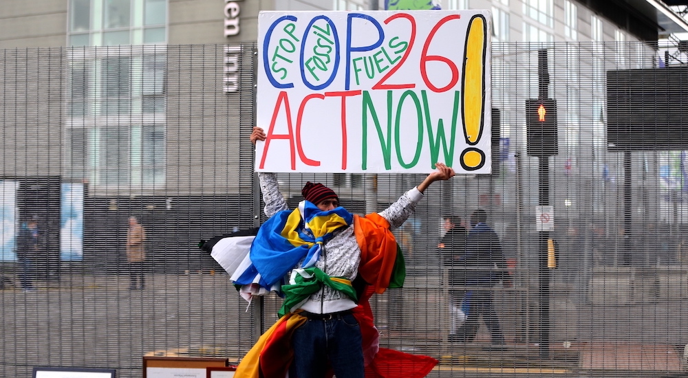 COP26 BM İklim Değişikliği Konferansı sırasında bir gösterici