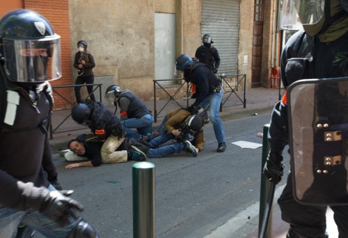Fransa da Gazetecilere Şiddet
