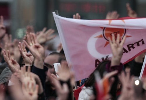 AK Parti de Öz Eleştiriyi Popülizme Kurban Etmemek
