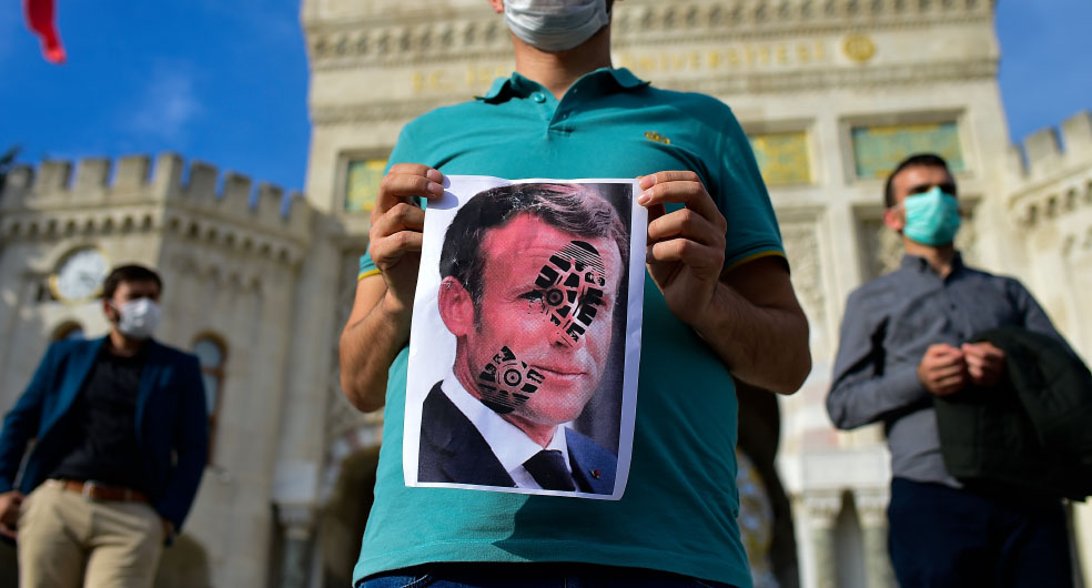 Macron'a Karşı Protestolar