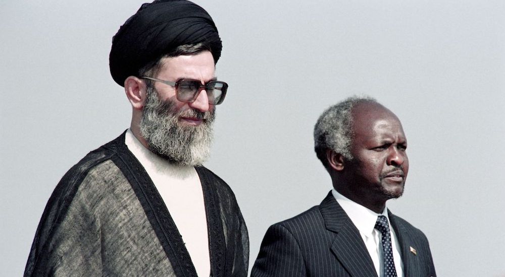 Eski İran Devlet Başkanlarından Ali Hamaney ve ilk devlet başkanı Canaan Banana