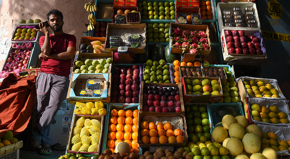 Hindistan Mumbai'deki bir meyve tezgahı