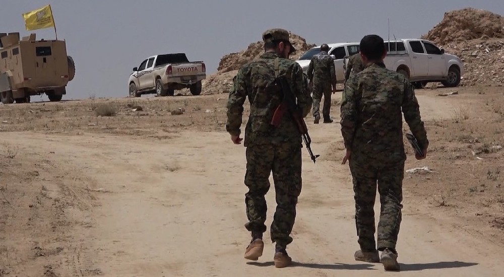 Teröristler, Türk Silahlı Kuvvetleri ve Suriye Milli Ordusu kontrolündeki Cerablus yönünü gözetliyor.