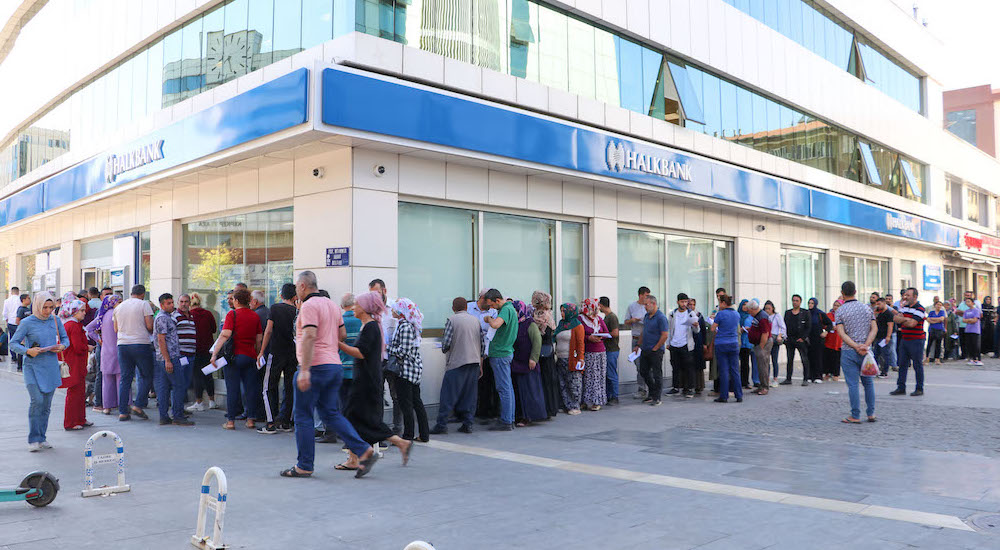 Gaziantep'te Sosyal Konut Projesi için bankadaki başvuru sırası
