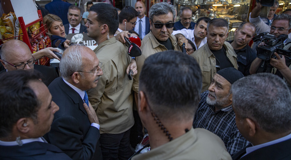 CHP Genel Başkanı Kemal Kılıçdaroğlu, Erzurum'da esnafı ziyaret etti. 