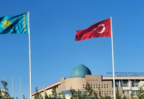 Ahmet Yesevi den Bin Yıl Sonra Büyük Türkistan ve Türkiye