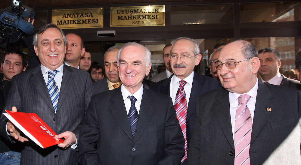 CHP ve DSP milletvekilleri, Anayasa Mahkemesi’ne başvurdu.