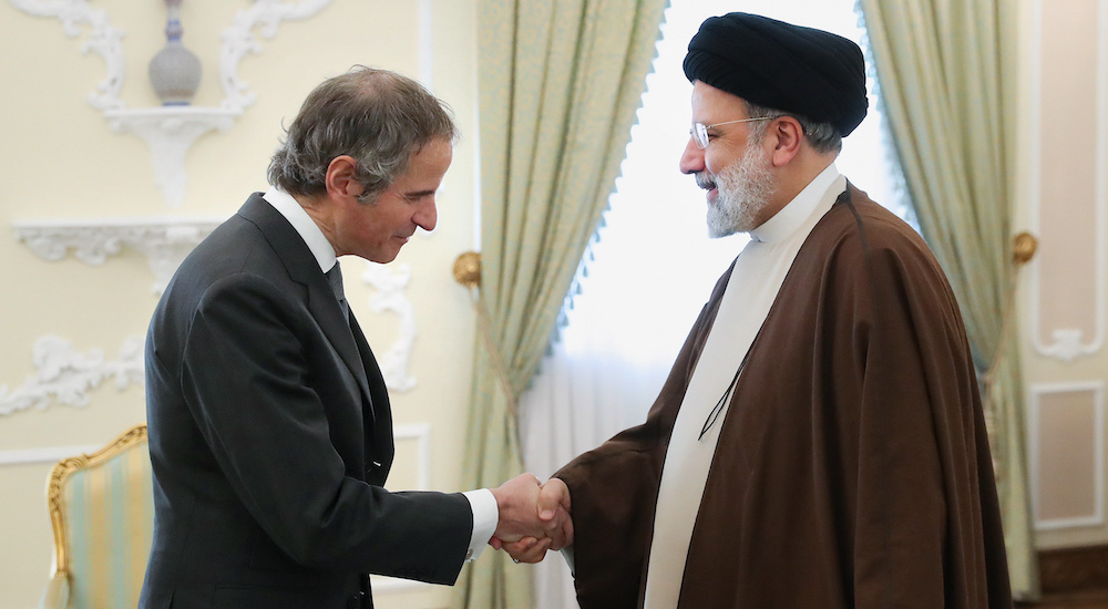 İran Cumhurbaşkanı İbrahim Reisi ve Uluslararası Atom Enerjisi Ajansı Başkanı Rafael Mariano Grossi