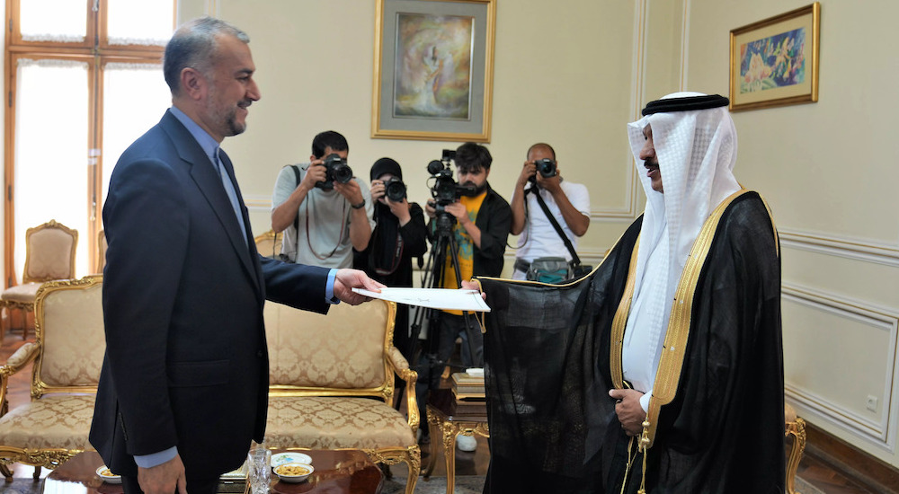 Suudi Arabistan Büyükelçisi Abdullah bin Suud el Anzi ve İran Dışişleri Bakanı Hüseyin Emir Abdullahiyan