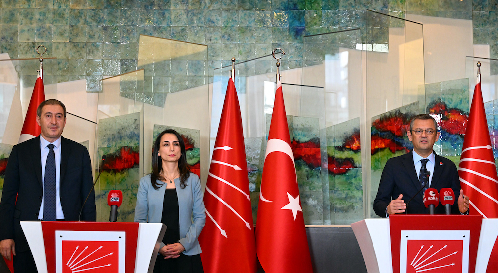 DEM Parti Eş Genel Başkanları Tülay Hatimoğulları ve Tuncer Bakırhan ile CHP Genel Başkanı Özgür Özel