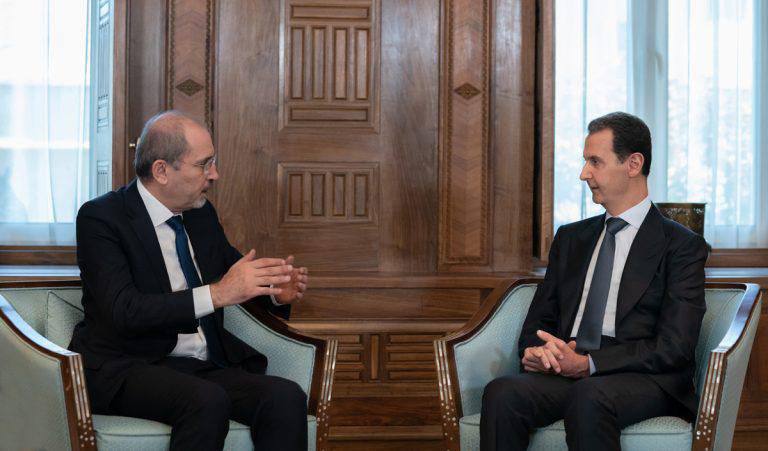 Ürdün Dışişleri Bakanı Eymen es-Safedi ve Suriye Başkanı Beşşar Esed