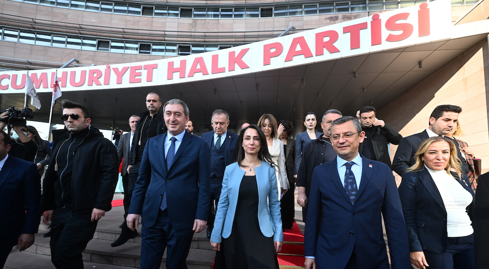 CHP binası önü CHP-DEM Parti görüşmesi