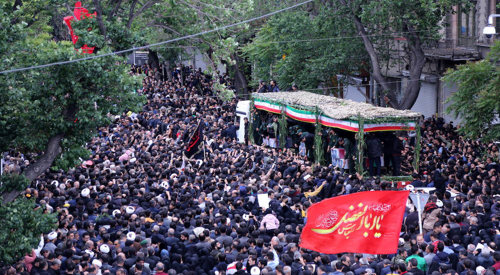  İran'da helikopter kazasında hayatını kaybedenler için Tebriz kentinde tören düzenlendi. 