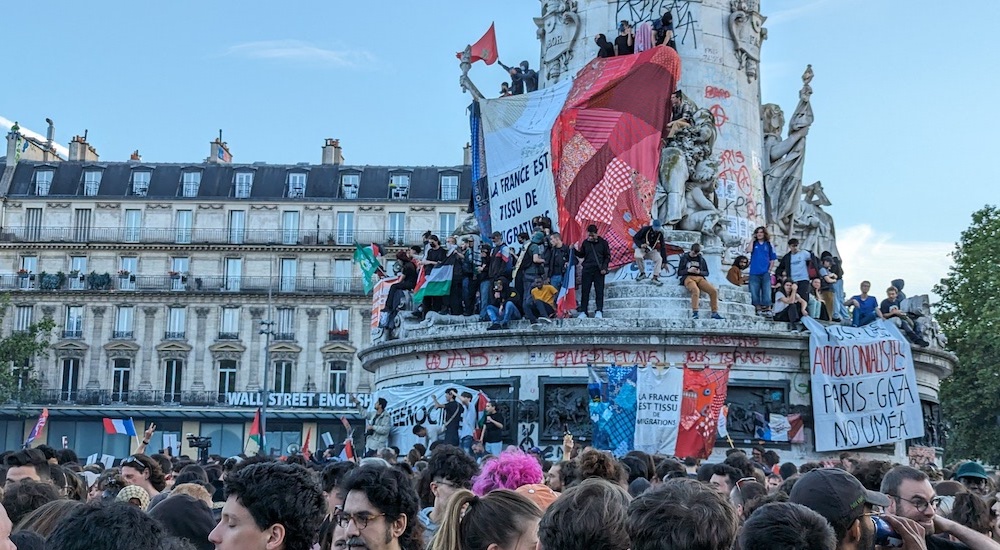 Sol ittifakın destekçileri başkent Paris'te kutlama yaptı