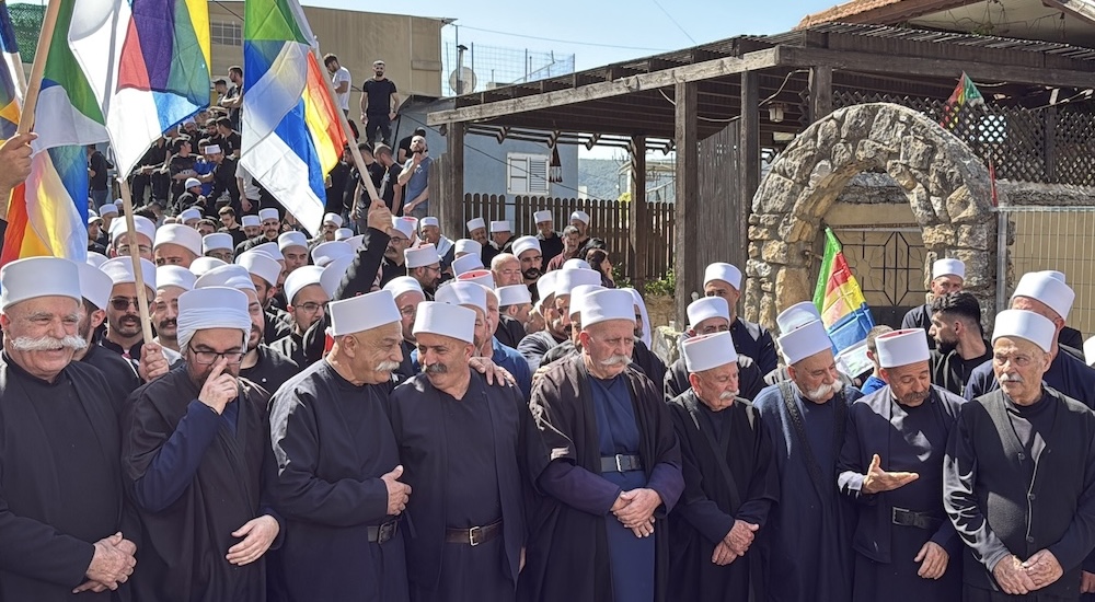Dürzi topluluğundan oluşan bir heyet