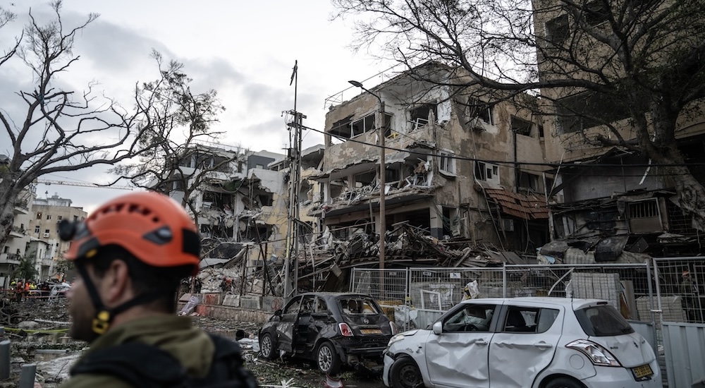 İran'ın fırlattığı balistik füzeler Tel Aviv'de