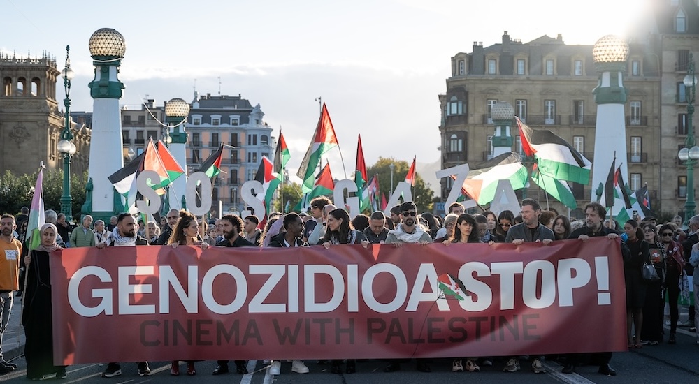 San Sebastian Uluslararası Film Festivali’nin merkezi önünde protesto