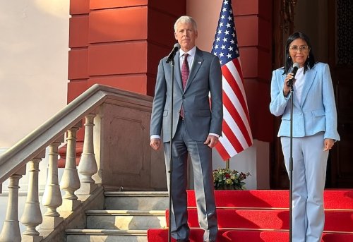 ABD Venezuela'da Rejimi Devirmek Yerine İş Birliği Yoluna Gitti