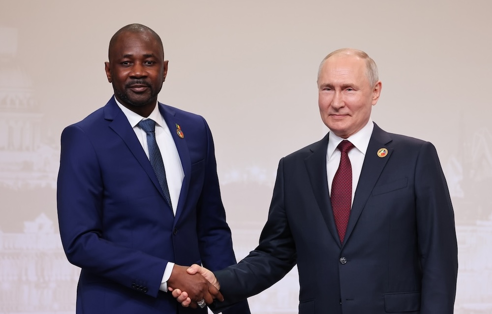 Assimi Goita ve Vladimir Putin