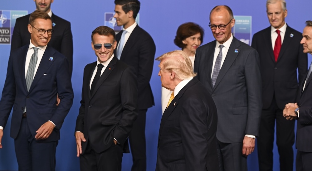 NATO aile fotoğrafı çekimi