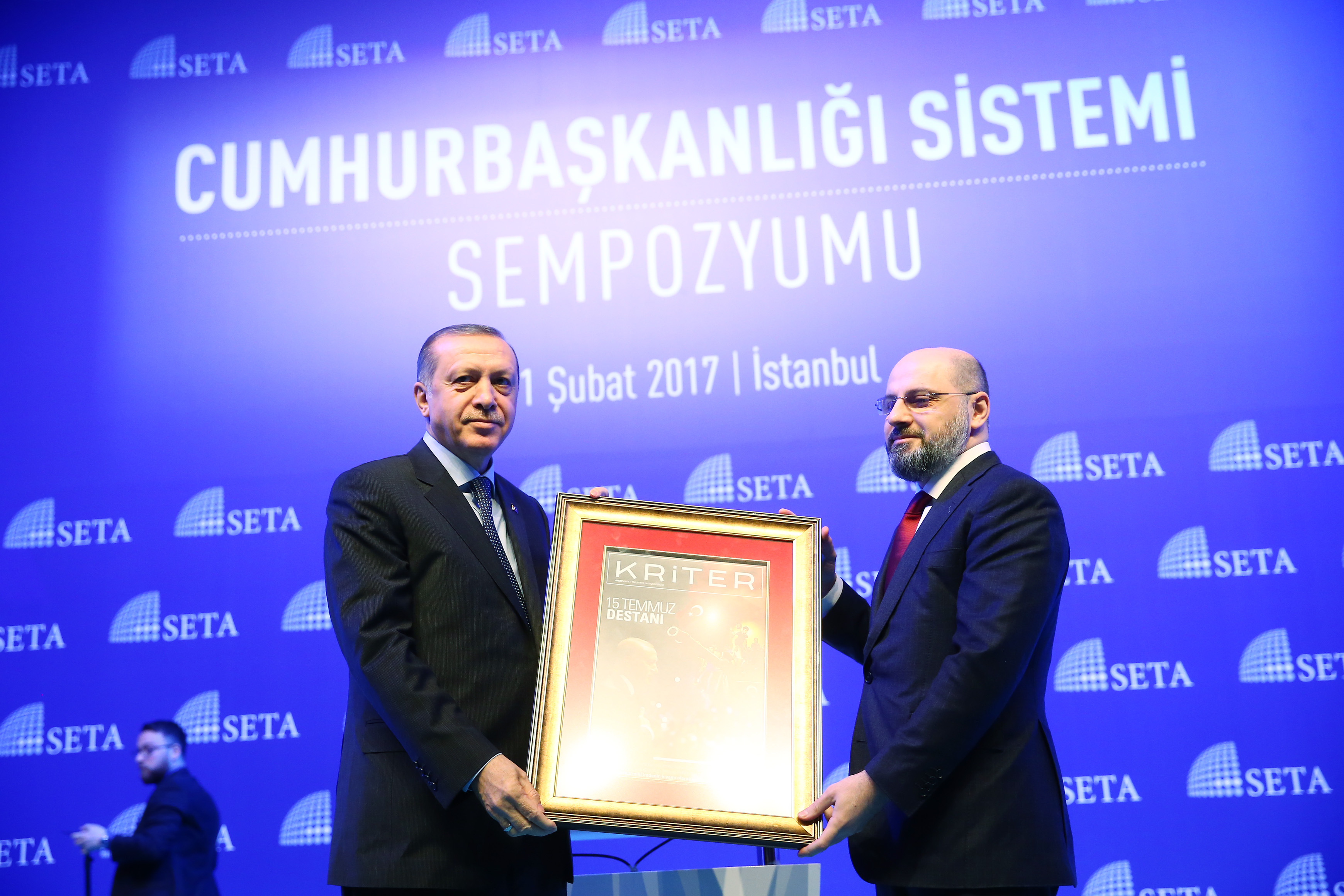 Cumhurbaşkanı Erdoğan'a Kriter tablosu hediye edildi
